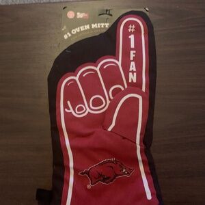 Arkansas razorback #1 fan oven mitt (NWT)